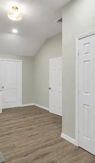 1037 E Cantey Street, Fort Worth TX 76104 - Photo 2