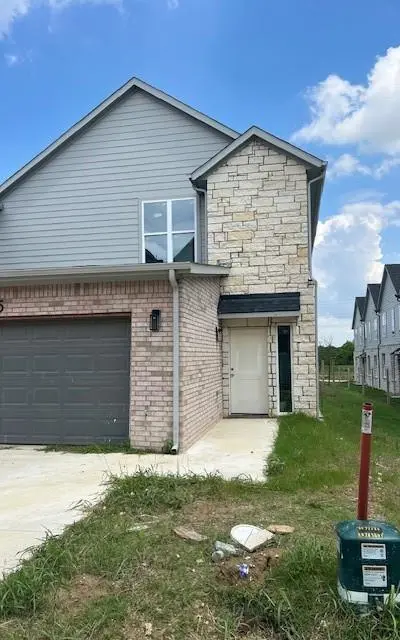 825 Premier Parkway, Grand Prairie TX 75051