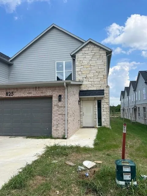 825 Premier Parkway, Grand Prairie TX 75051