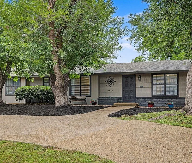 3644 W Seminary Drive, Fort Worth TX 76109