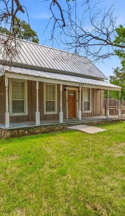 307 N Oak Lane, Tolar TX 76476 - Photo 2