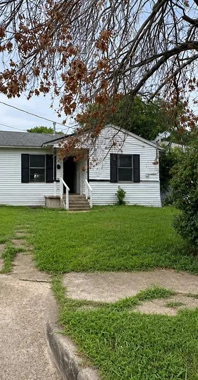 2951 E Ann Arbor Avenue, Dallas TX 75216