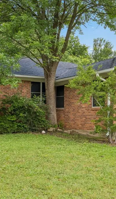 636 Kessler Boulevard, Sherman TX 75092 - Photo 2