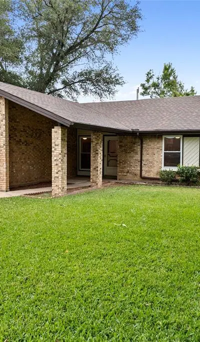 329 Stratford Drive, Hurst TX 76054