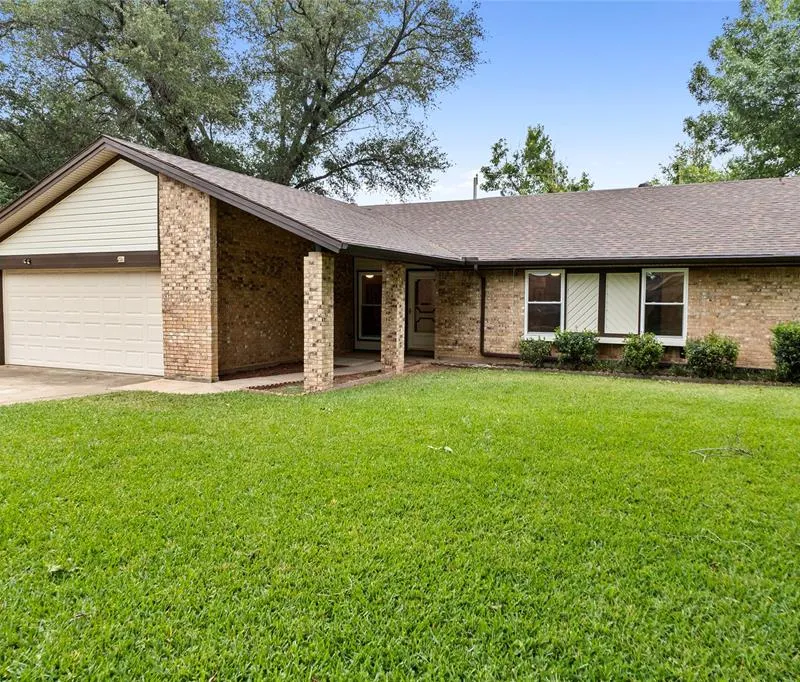 329 Stratford Drive, Hurst TX 76054