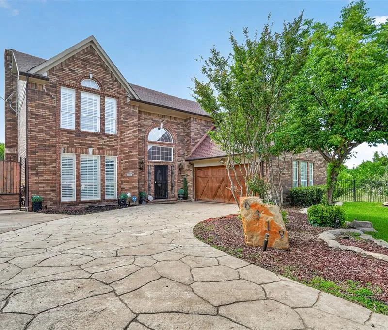 6319 Lake Bluff Drive, Dallas TX 75249