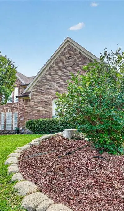6319 Lake Bluff Drive, Dallas TX 75249 - Photo 3