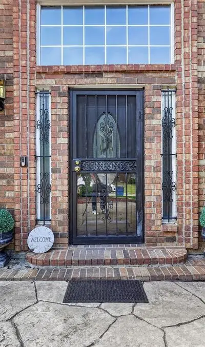 6319 Lake Bluff Drive, Dallas TX 75249 - Photo 4