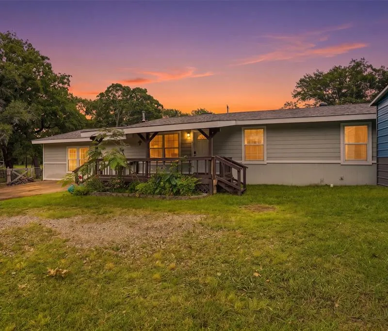 1724 E Crestway Drive, West Tawakoni TX 75474