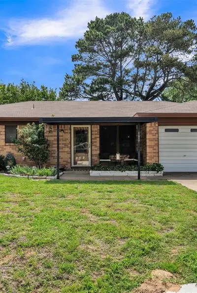 102 Thomas Street, Joshua TX 76058