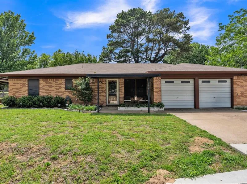 102 Thomas Street, Joshua TX 76058