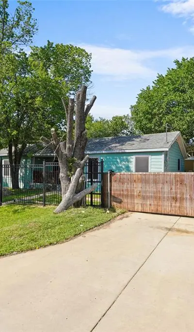 12809 Sultana Street, Dallas TX 75253 - Photo 2