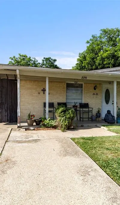 2211 Cloverdale Street, Arlington TX 76010