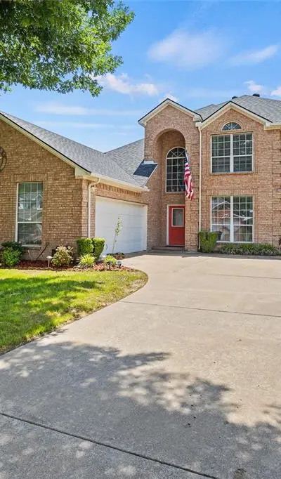 2715 Forest Lake Drive, Grand Prairie TX 75052 - Photo 2