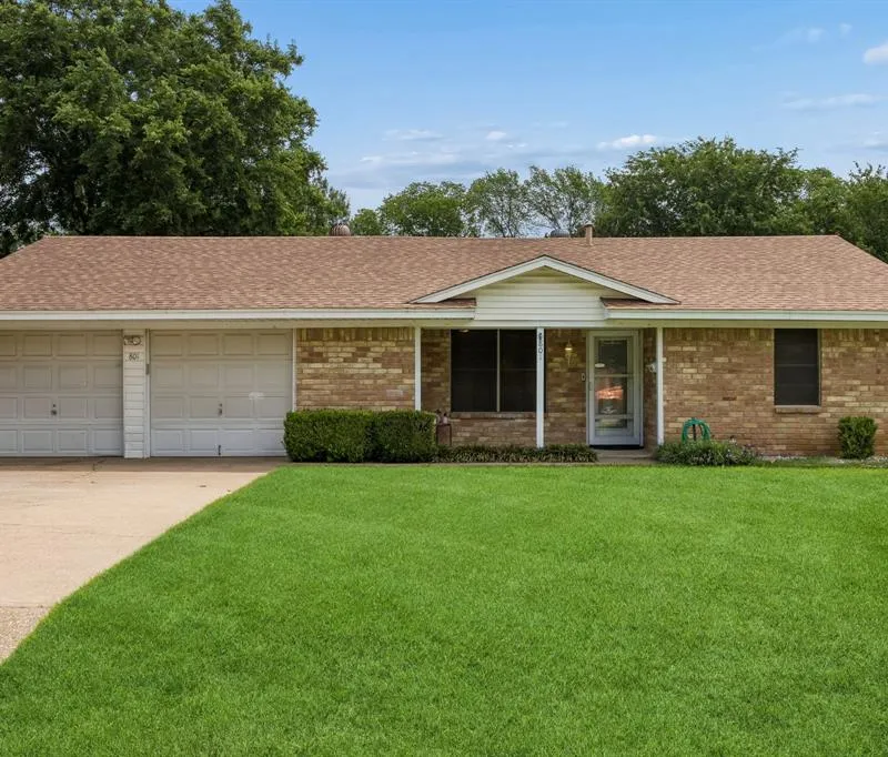 801 Broadway Avenue, Euless TX 76040