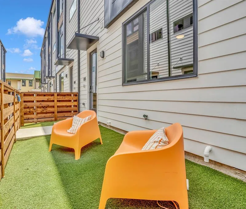 3612 San Jacinto # 101, Dallas TX 75204