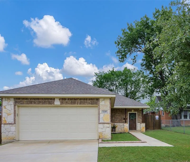 1239 E Woodin Boulevard, Dallas TX 75216