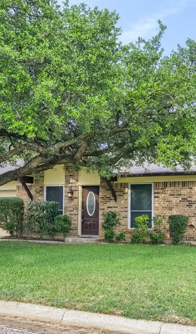 5901 Guildwood Drive, Arlington TX 76017 - Photo 4