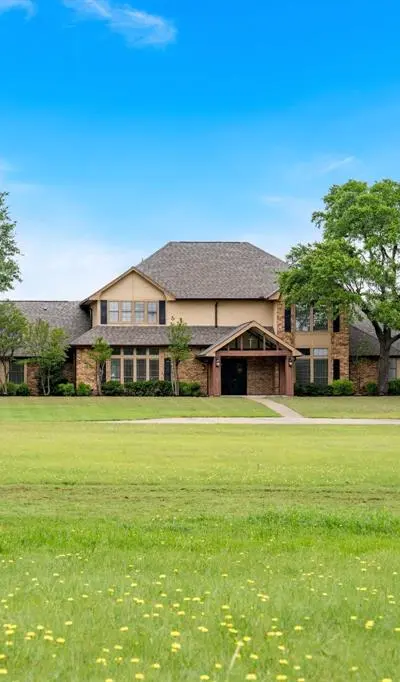 915 W Pleasant Run Road, DeSoto TX 75115 - Photo 2