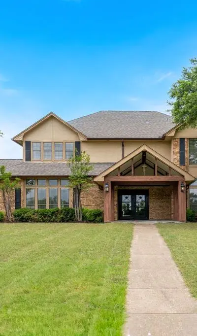 915 W Pleasant Run Road, DeSoto TX 75115 - Photo 3