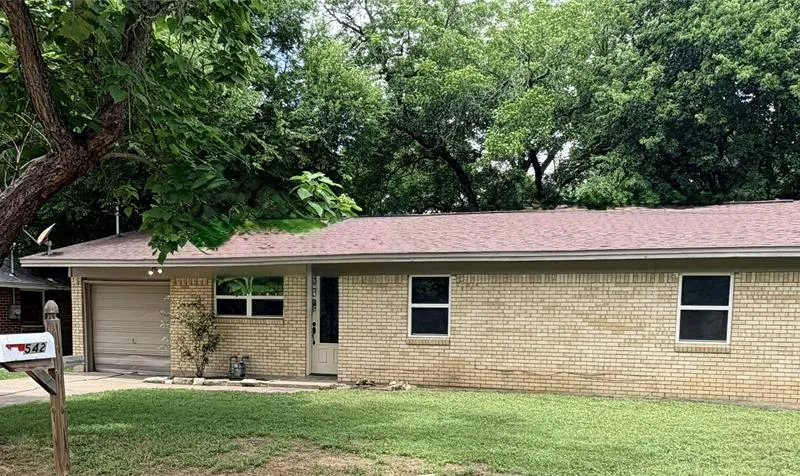 542 W Wilson Street, Cleburne TX 76033
