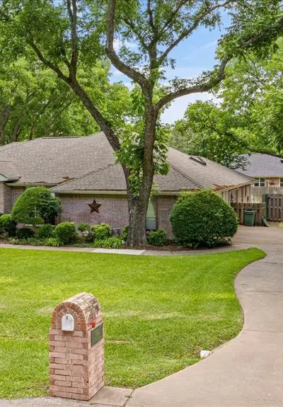 8912 Green Leaves Drive, Granbury TX 76049 - Photo 2