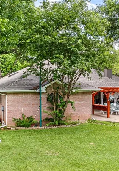 8912 Green Leaves Drive, Granbury TX 76049 - Photo 3
