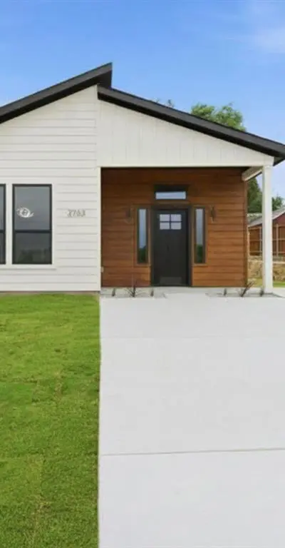 2703 Brazos River Drive, Granbury TX 76048