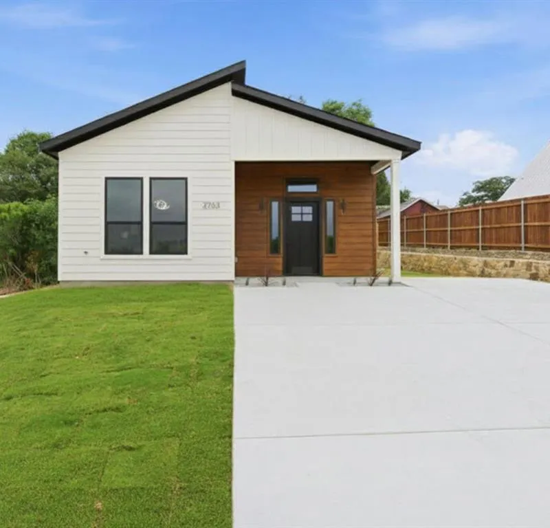 2703 Brazos River Drive, Granbury TX 76048