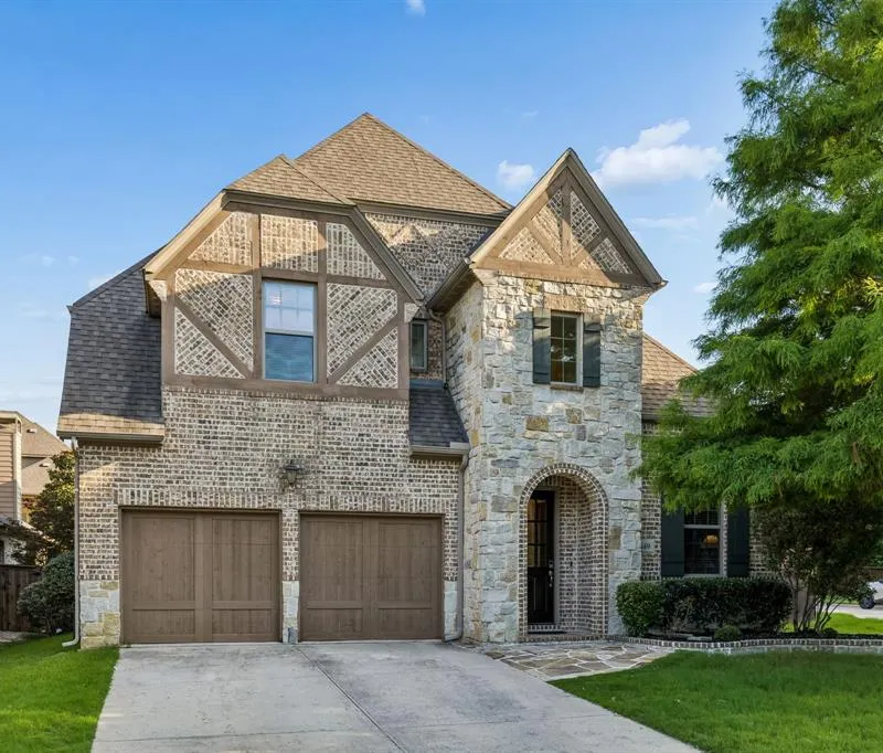 349 Hill Creek Lane, Grapevine TX 76051