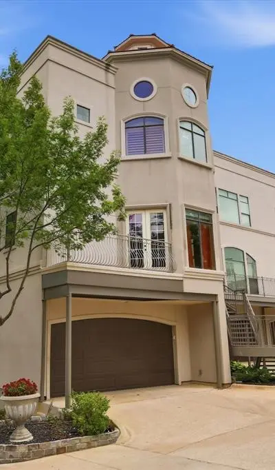 410 Mills Street, Fort Worth TX 76102 - Photo 3