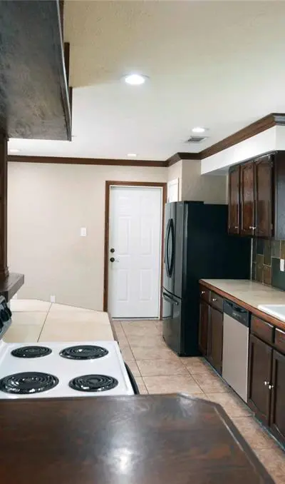 2406 Redbrook Court, Arlington TX 76014 - Photo 2