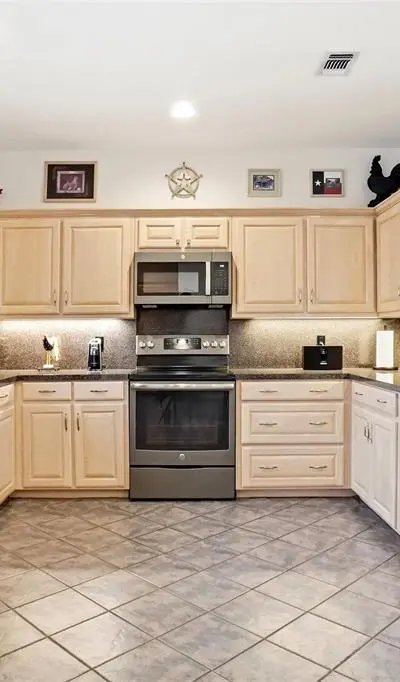 207 Bonita Drive, Granbury TX 76049 - Photo 5
