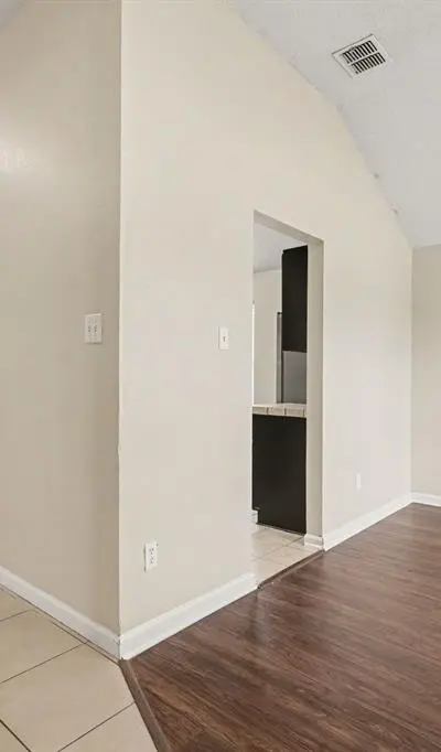 800 Castlewick Court, Arlington TX 76018 - Photo 3