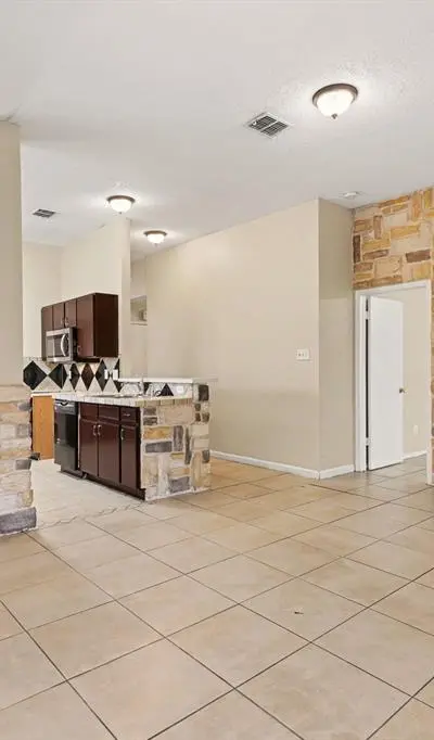 800 Castlewick Court, Arlington TX 76018 - Photo 4