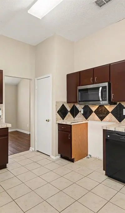 800 Castlewick Court, Arlington TX 76018 - Photo 5