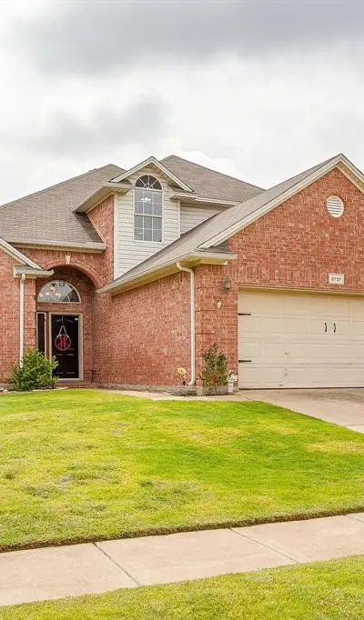 8737 Sunset Trace Drive, Fort Worth TX 76244 - Photo 2