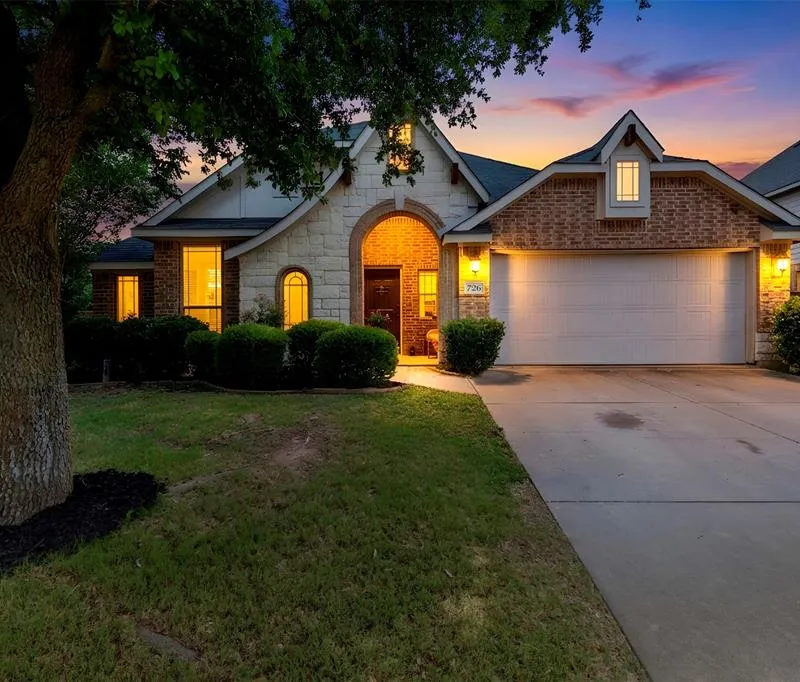 726 Celebrity Court, Midlothian TX 76065