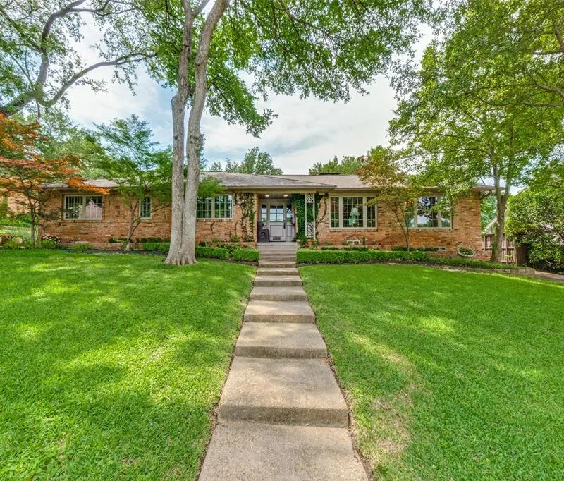 6828 Hyde Park Drive, Dallas TX 75231