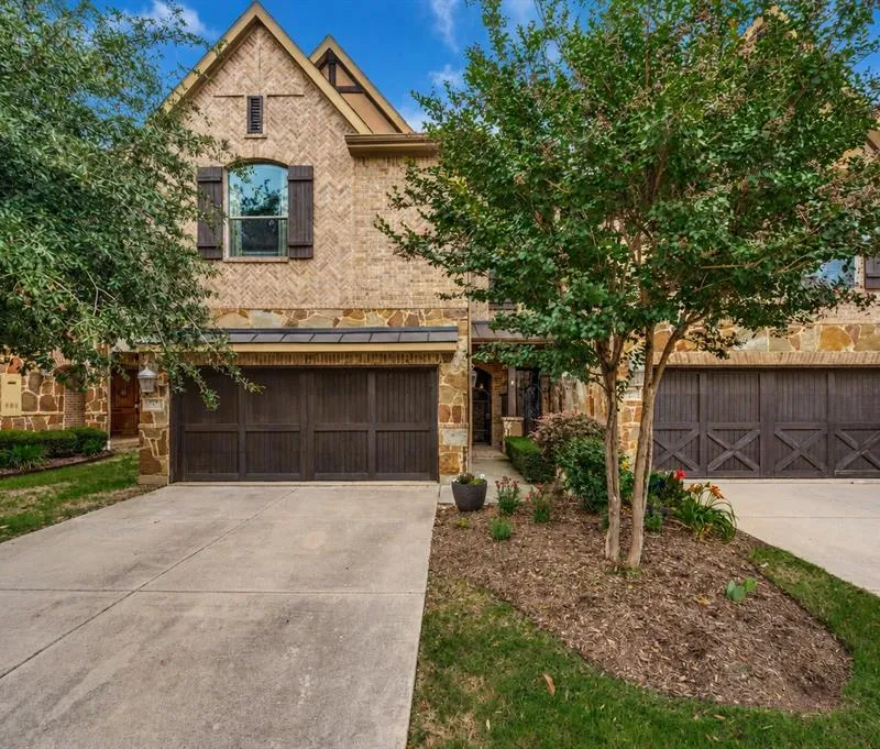 921 Brook Forest Lane, Euless TX 76039