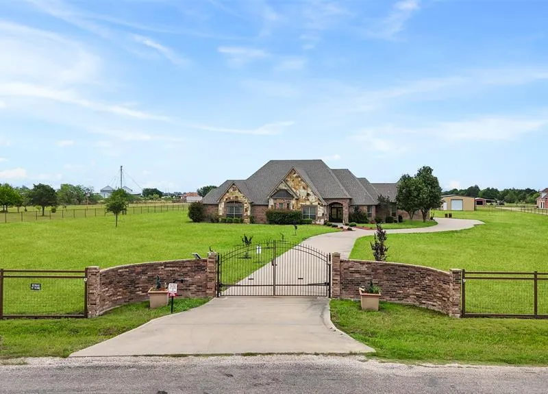 219 Mohundro Road, Ferris TX 75125