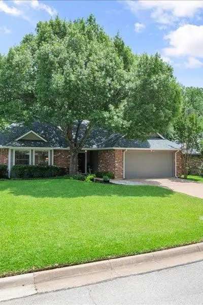 4507 Grey Dawn Drive, Arlington TX 76017 - Photo 2