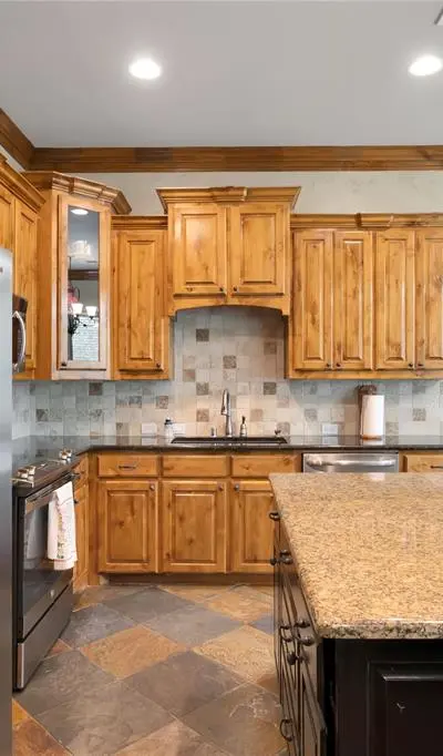 9201 Navajo Bluffs Court, Flower Mound TX 75022 - Photo 5