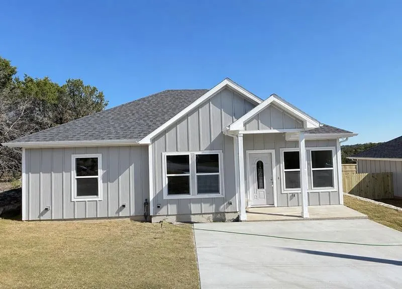 2619 Creekview Drive, Granbury TX 76048