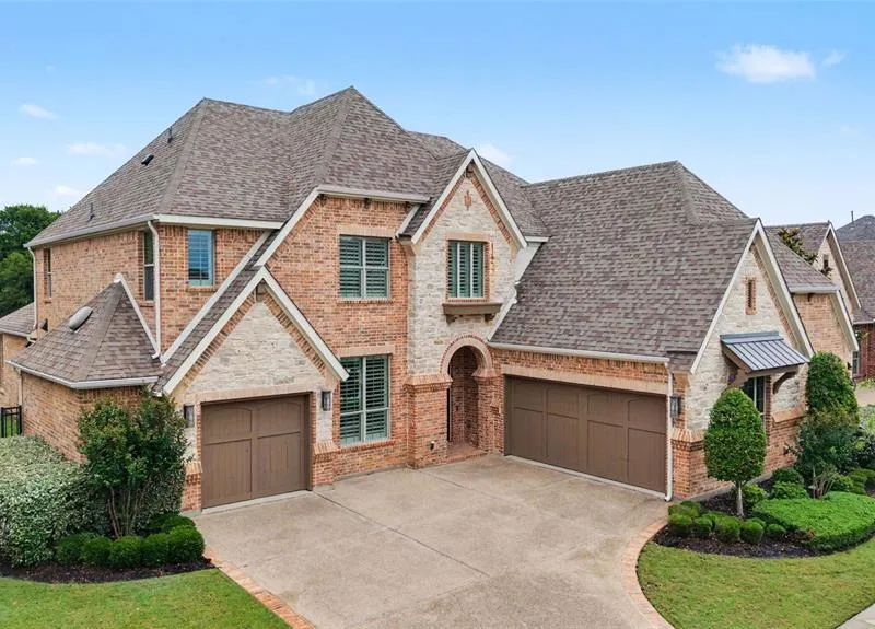 1241 Blue Lake Boulevard, Arlington TX 76005