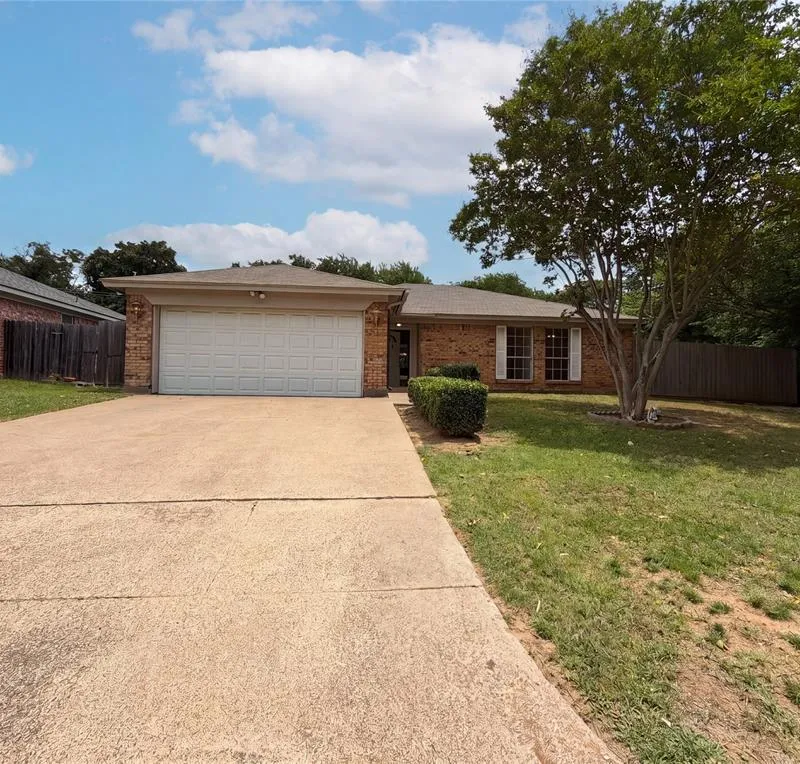 6505 Big Springs Drive, Arlington TX 76001