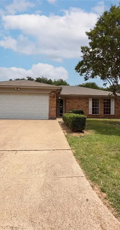 6505 Big Springs Drive, Arlington TX 76001