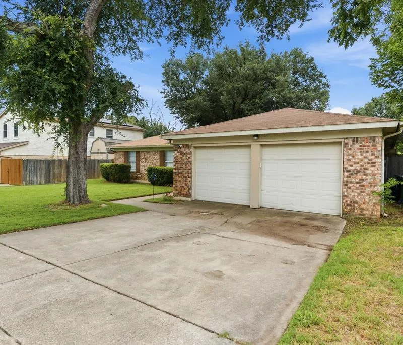 5506 Grantmont Drive, Arlington TX 76016