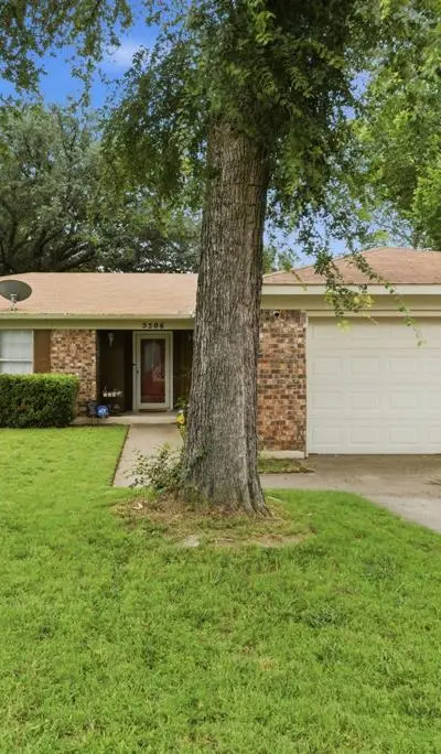 5506 Grantmont Drive, Arlington TX 76016 - Photo 2