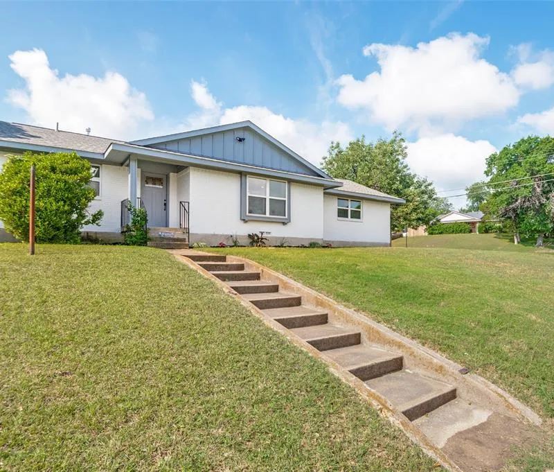 2406 Magna Vista Drive, Dallas TX 75216